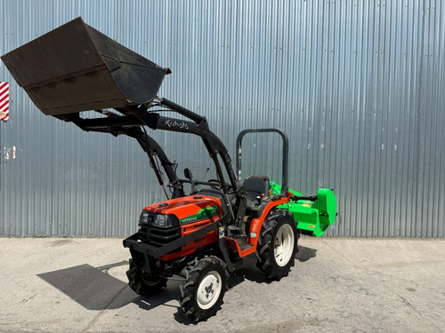 Японский мини-трактор Kubota GB-15 с фронтальным погрузчиком